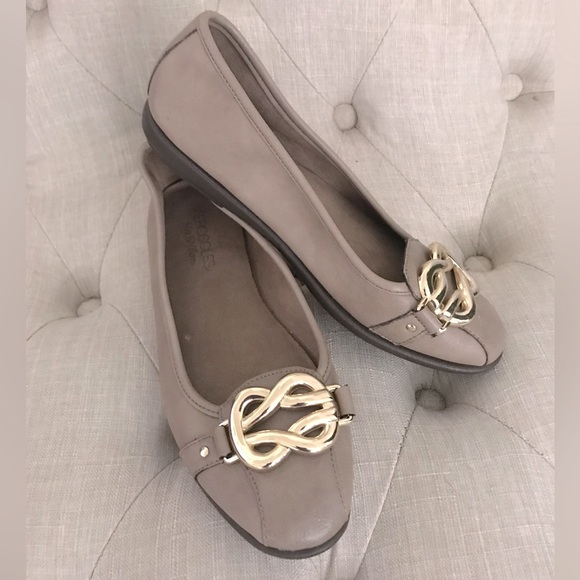 Aerosoles Stitch N’Turn “Big Bet” Tan With Gold Knot Accent Size 7M Unworn New - Picture 2 of 6